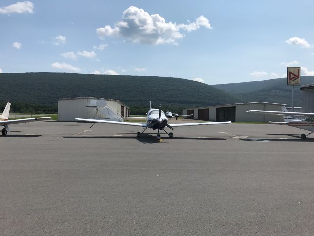 Cessna 350 (N1443T)