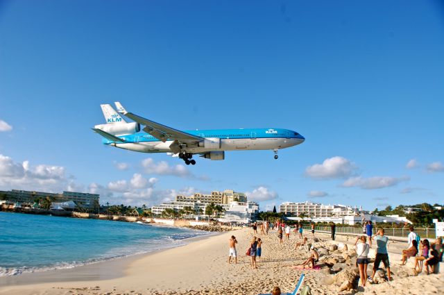 Boeing 747-400 (PH-KCD) - KLM landing. SXM