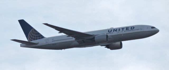 Boeing 777-200 (N227UA) - Minutes until landing, Dec. 2018.