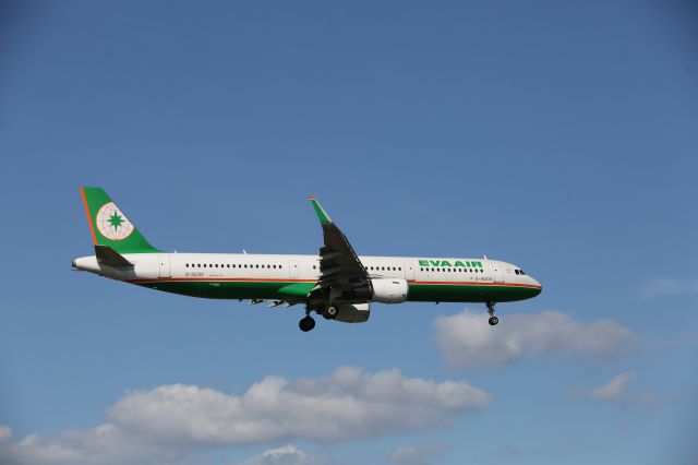 Airbus A321 (B-16208) - 09 April 2015:TPE-HKD.