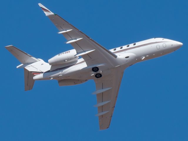 Canadair Challenger 350 (N793QS)