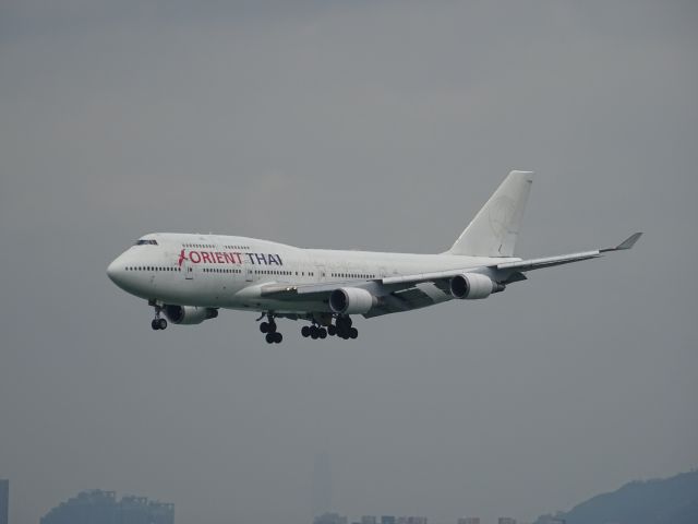 Boeing 747-400 (HS-STI)