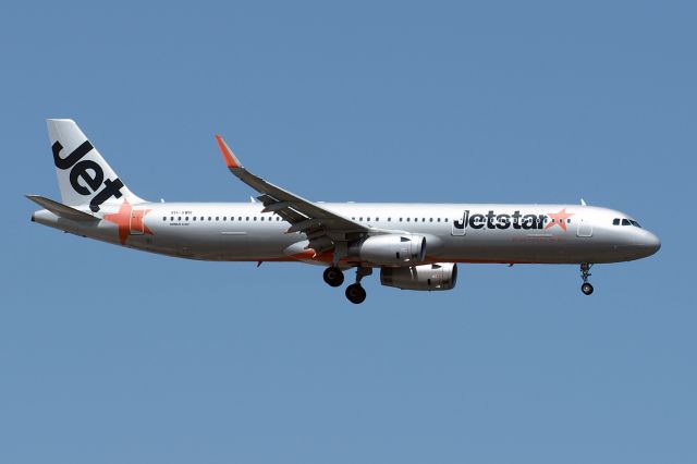Airbus A321 (VH-VWN) - Airbus A321-231 cn 7438. Jetstar Airways VH-VWN final rwy 21 YPPH 15 October 2022