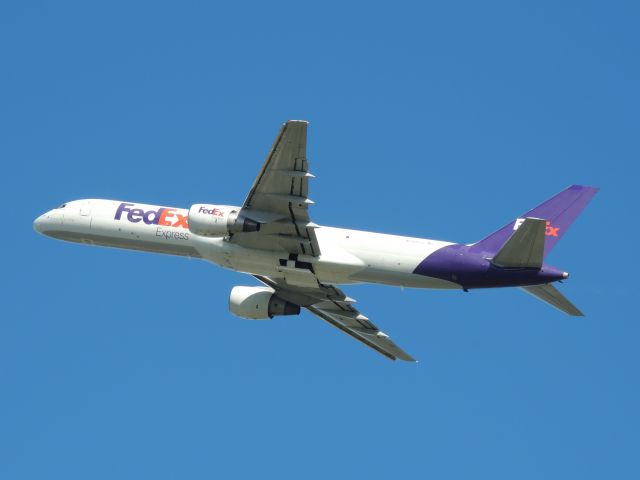 Boeing 757-200 (N795FD) - Taking off runway 22L, outbound to Atlanta