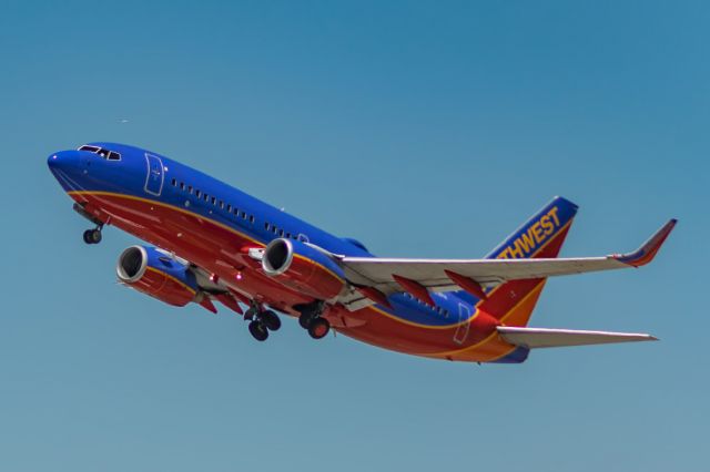 Boeing 737-700 (N402WN) - WN750 climbs out of Burbank for San Jose. The majority of the flights in and out of Burbank are a mix of private jets and Southwest which makes for interesting shots like such