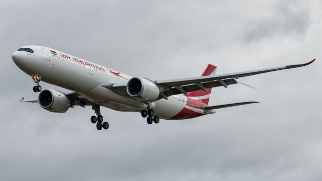 Airbus A330-900 (3B-NBU)