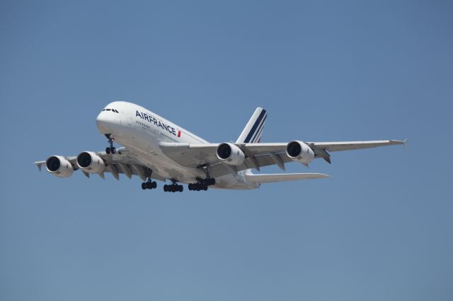 Airbus A380-800 (F-HPJF) - ON FINAL