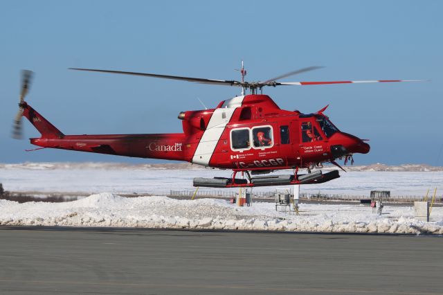 Bell 412 (C-GCGP) - Garde Côtière à son décollage de CYGR .