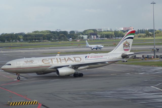 BOEING 777-300 (A6-ETK) - ETIHAD