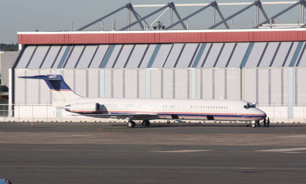 McDonnell Douglas MD-81 (N682RW)