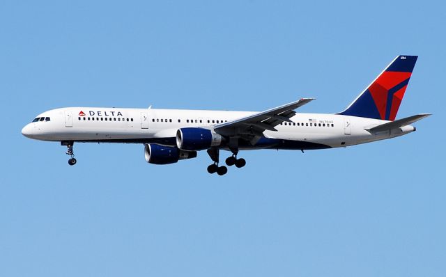 Boeing 757-200 (N6704Z) - Delta Air Lines Boeing 757-232 N6704Z / 6704 (cn 30396/914)  Las Vegas - McCarran International (LAS / KLAS) USA - Nevada, 9-17-2010 Photo: TDelCoro