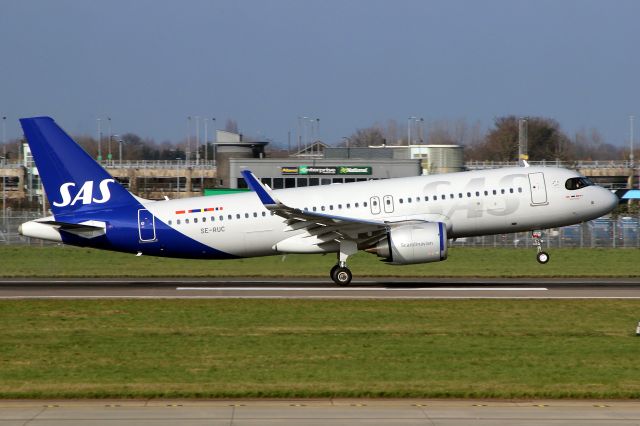 Airbus A320neo (SE-RUC) - Touching down on rwy 09L on 28-Feb-21 operating flight SAS805 from ENGM.