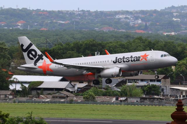 Airbus A320 (9V-JSV)
