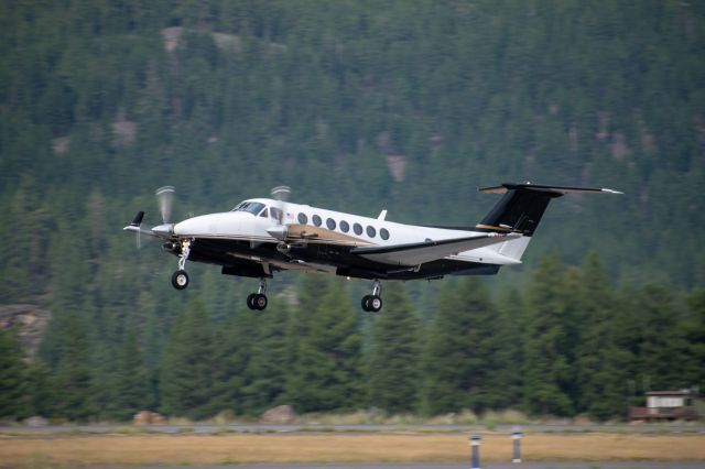 Beechcraft Super King Air 350 (N337GJ)