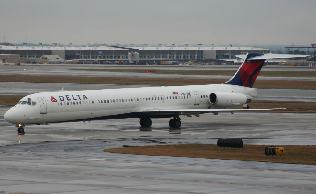 McDonnell Douglas MD-88 (N905DE)