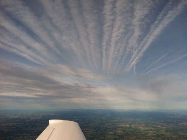 Cirrus SR-20 (N378TT) - Contrails outside Detroit class Bravo airspace.