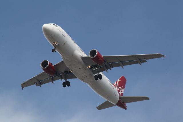 Airbus A320 (N641VA)