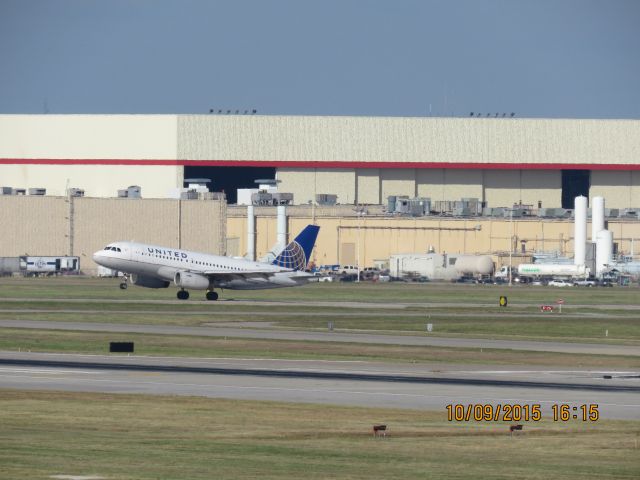 Airbus A319 (N814UA)