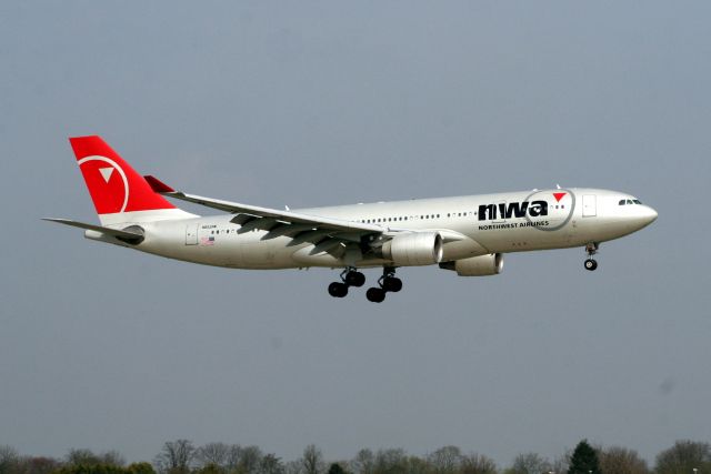 Airbus A330-200 (N852NW) - Arriving on 06-Apr-09 operating flight NWA104 from KMSP.