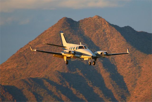 Beechcraft Duke (N767MR) - Landing Scottsdale in wonderfull evening light