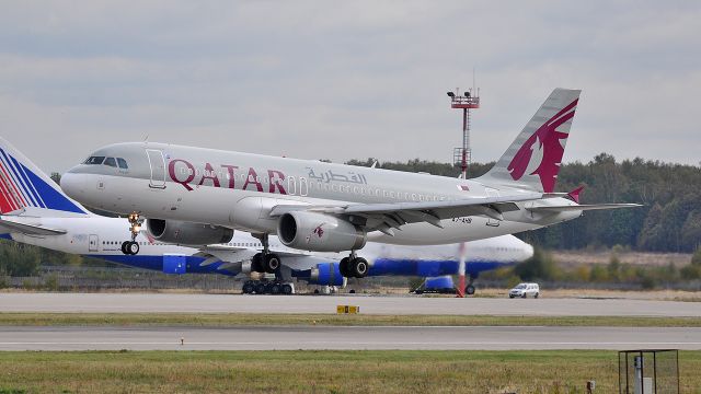 Airbus A320 (A7-AHB)