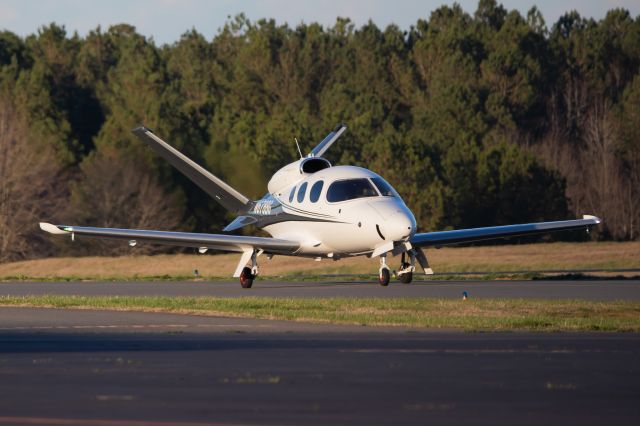 Cirrus Vision SF50 (N678BG)