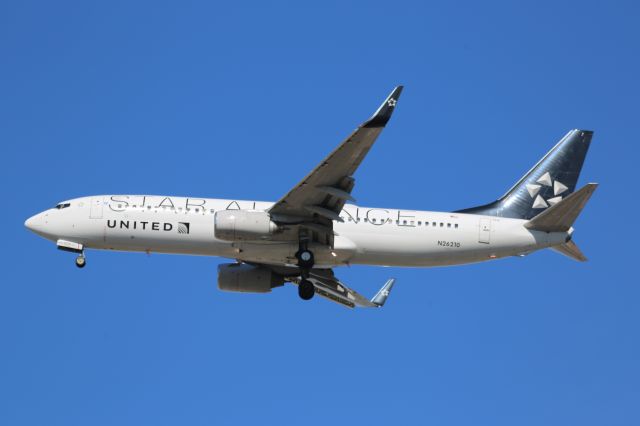 Boeing 737-900 (N26210)