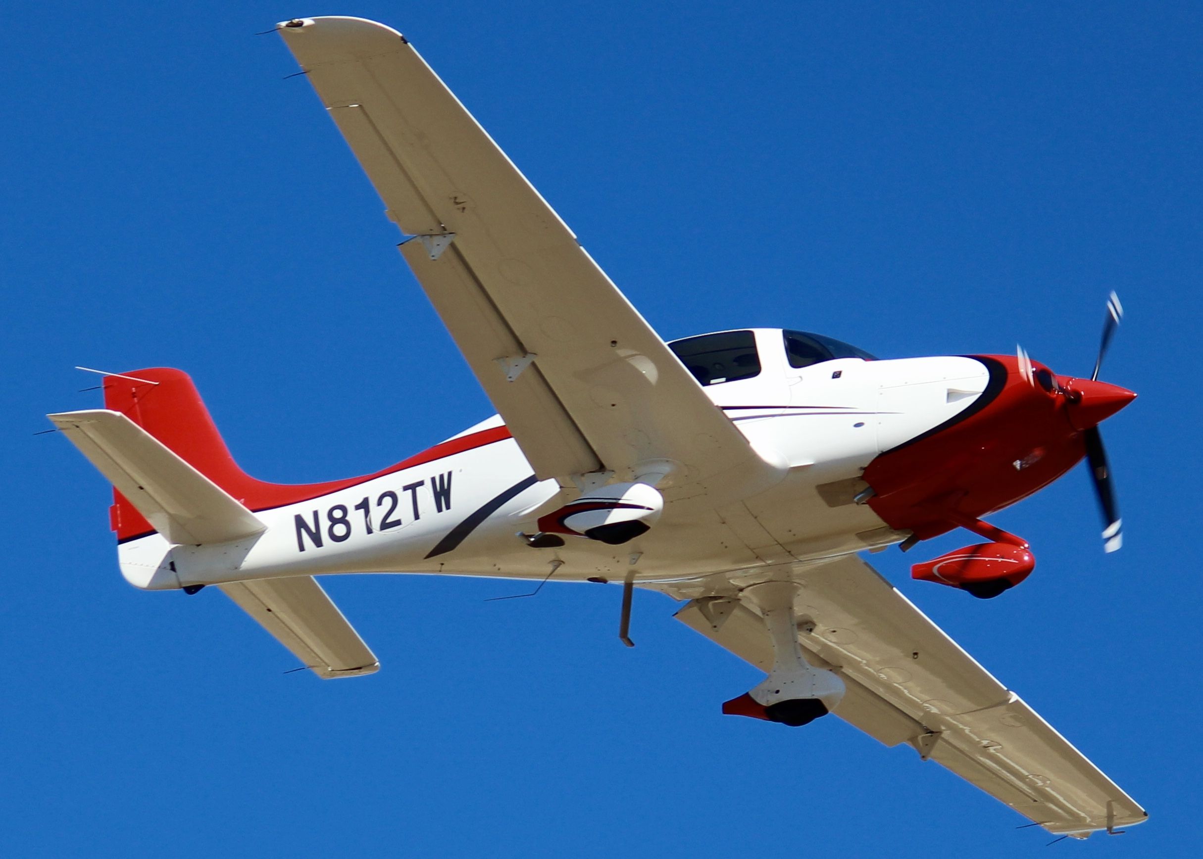 Cirrus SR-22 (N812TW) - At Shreveport Regional.