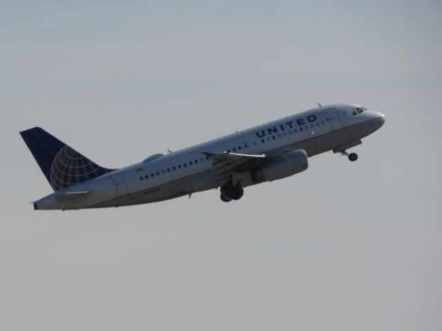 Airbus A319 (N826UA)