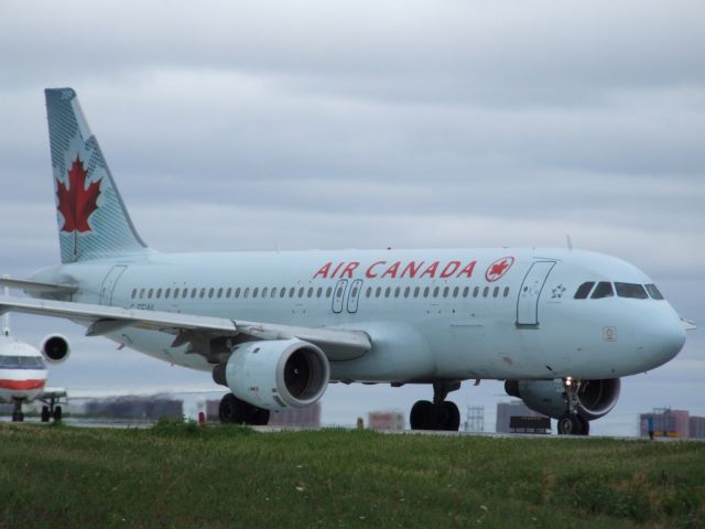 Airbus A320 (C-FFWI) - Heading off to Ottawa CYOW from 06L