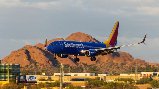 Boeing 737-800 (N8659D) - Southwest Airlines 737-800 landing at PHX on 3/6/2022. Taken with a Canon 850D and Canon 75-300mm lens.