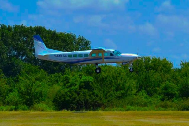 Cessna Caravan (N889AX)