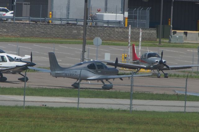 Cirrus SR-22 (N19KE)