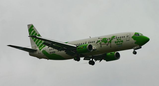 Boeing 737-700 (ZS-OTH) - A Kululua 737 comes into land on a very damp morning in November 2006