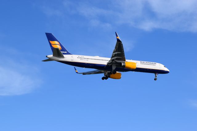 Boeing 757-200 (TF-ISL)