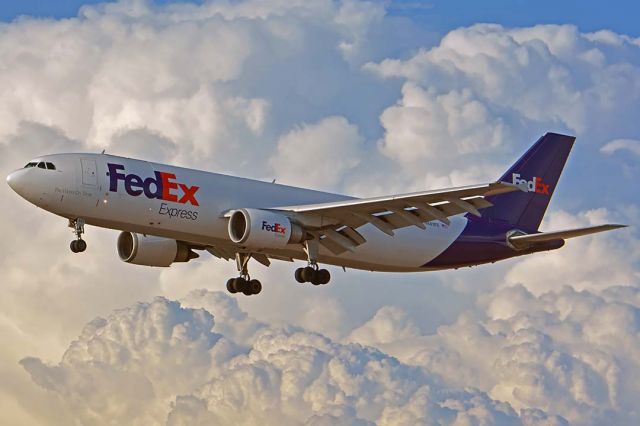 Airbus A300F4-600 (N681FE) - Fedex Express Airbus A300-605R N681FE at Phoenix Sky Harbor on August 24, 2018.