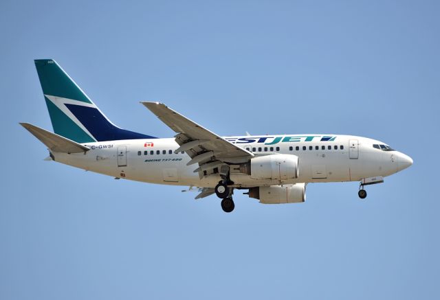 BOEING 737-600 (C-GWSI)