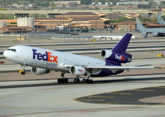 McDonnell Douglas DC-10 (N321FE)