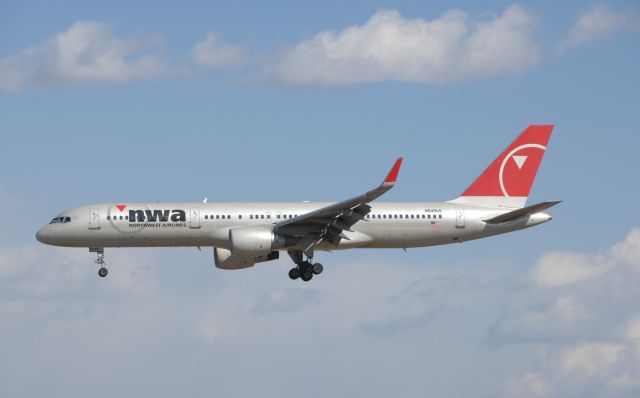 Boeing 757-200 (N549US) - Final Approach to Narita Intl Airport R/W34L on 2008/2/17