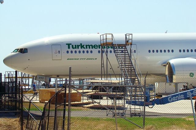 Boeing 777-200 (EZ-A777)