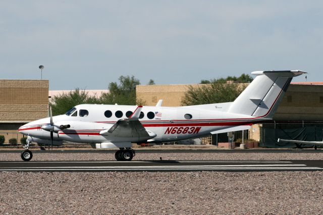 Beechcraft Super King Air 200 (N6683W) - Departing R21 for KJAC on 31-Oct-10.