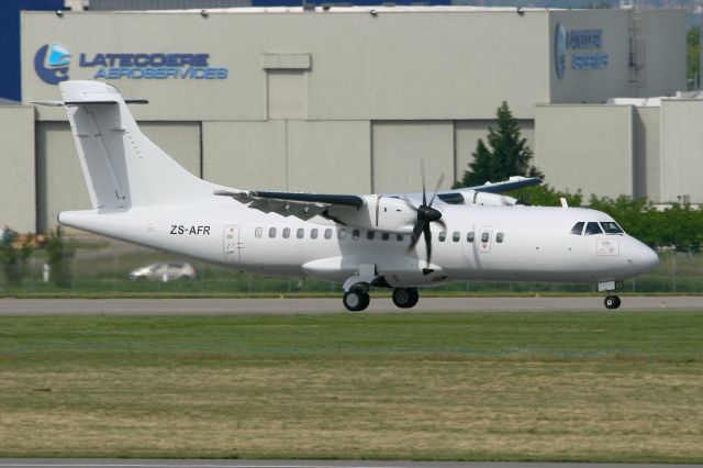 ZS-AFR — - ATR 42-500, Landing Rwy 14R, Toulouse Blagnac Airport (LFBO-TLS)