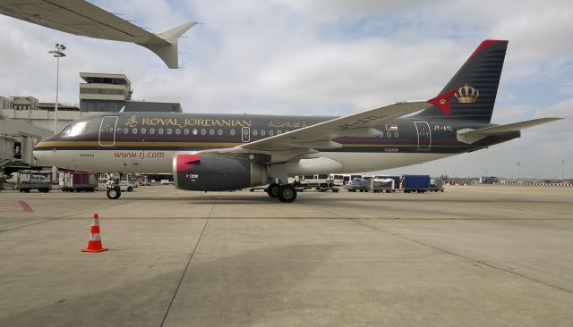 BOEING 737-300 (JY-AYL)