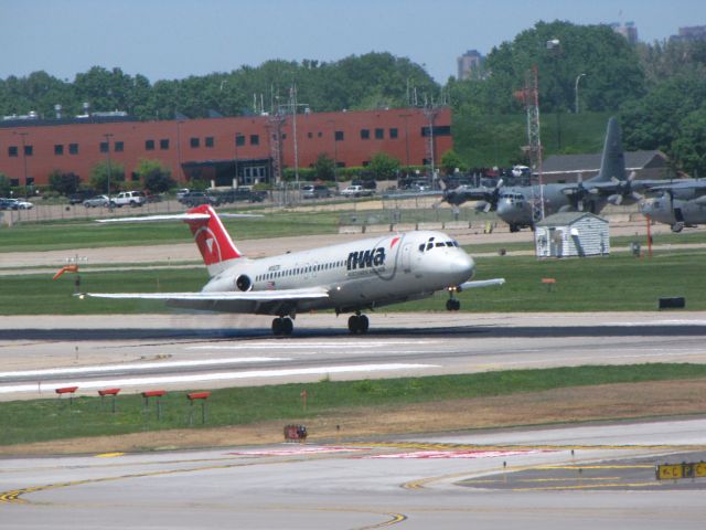 McDonnell Douglas DC-9-30 (N8921E)