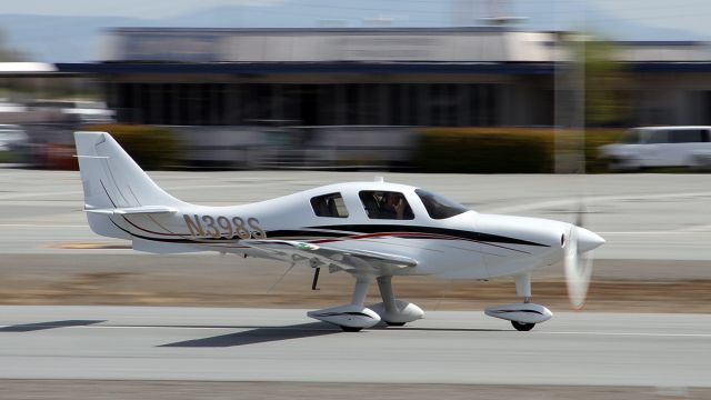 PAI Lancair ES (N398S) - Now that is a sweet plane!!! I think I see all five fingers, so Im calling that a wave, not the bird! :)