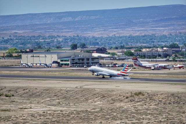 Embraer 170/175 (N224NN)