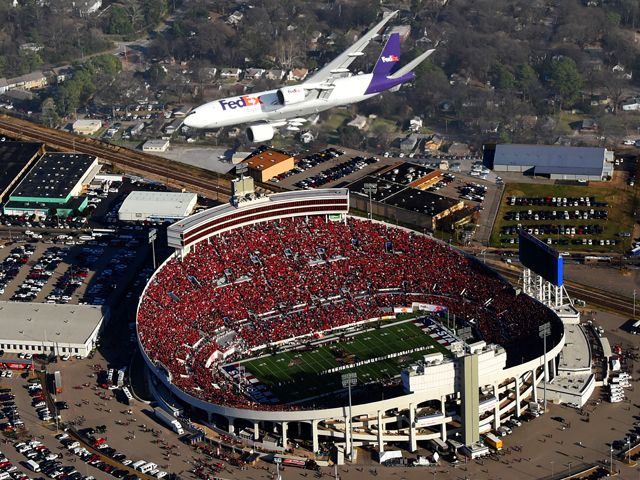 Boeing 777-200 (N852FD) - 2016 Auto Zone Liberty Bowl Classic Fed Ex 777 Fly By, Delayed posting of the best of the group due to approvals.  Enjoy