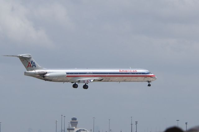 McDonnell Douglas MD-80 (N473AA)