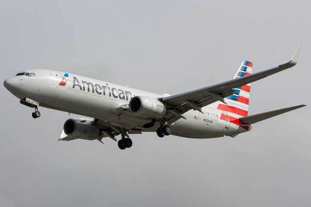 Boeing 737-800 (N926AN)