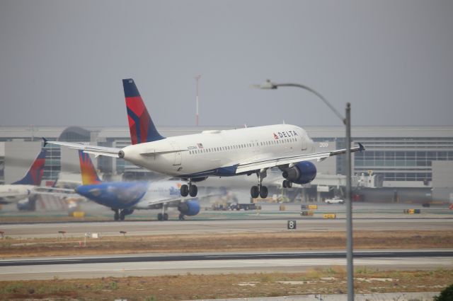 Airbus A320 (N350NA)